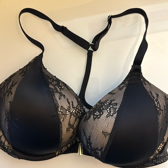 Victoria’s Secret NWOT Bombshell Plunge bra - Picture 1 of 5